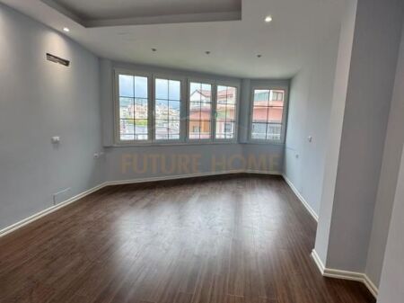 Shitet,Apartament 1+1, Rruga "Shefqet Kuka", Fresk