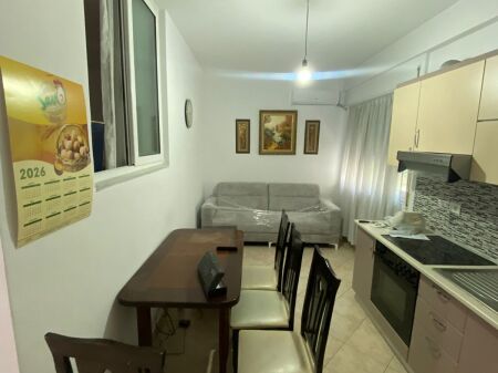 🏢Komuna e Parisit,Kompleksi Kika1,jepet me qera apartament,1+1,i mobiluar 50,000Leke .