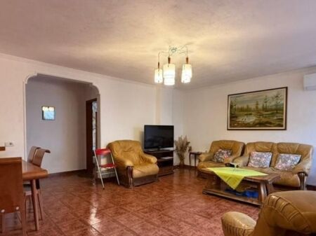 Shitet 2+1,Mine peza