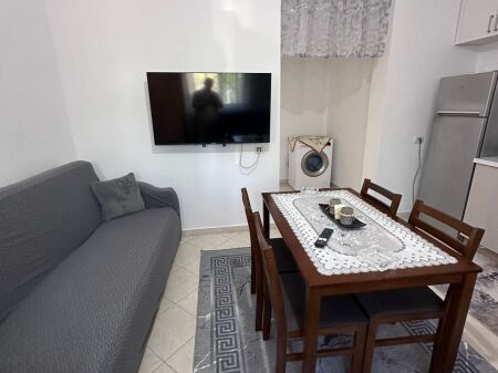 Jepet apartament 1+1 me qera Astir !