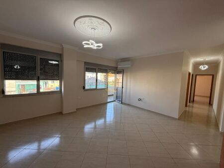 Affitto, Locale commerciale 3+1+2+2blk, Selvia, 1300 Euro/mese