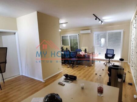 Ufficio in affitto presso il Comune di Parigi a Tirana