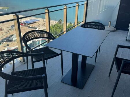 Ne kemi apartament me pamje të plotë nga deti për qira afatgjatë Lungomare Vlore