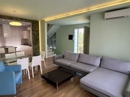 JEPET ME QIRA VILË 4-KATËSHE – White House, TEG