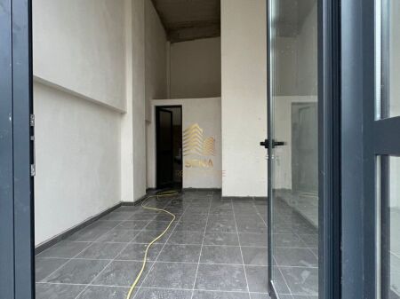 Qira, Ambient Biznesi, prane Pazarit te Ri, 350 Euro/muaj