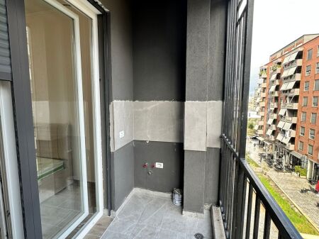 Garsioniere Me Qira, prane Concord Center