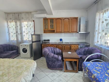 Jepen me qera Garsoniere  prane Oroshit, Kënetë