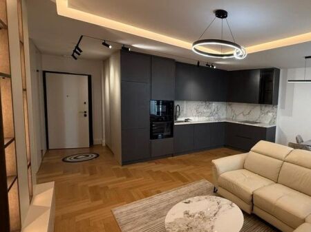 JAPIM ME QIRA APARTAMENT LUKSOZ+POST PARKIMI TEK REZIDENCA LAKE VIEW!