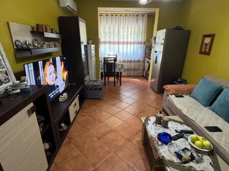 Shitet apartament 2+1 tek rruga 5 Maji