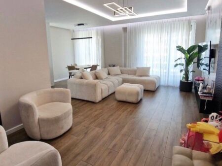 🏡✨ Super Appartamento 3+1+2 + 3 Posti Auto in Affitto – Campo di Aviazione ✨🏡