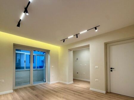 APARTAMENT 1+1 PER SHITJE PRANE PAZARIT TE RI!