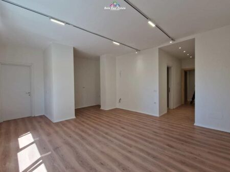 Zyre Me Qera 3+1+2 Tek Pazari i Ri ( ID BZ2929) Tirane