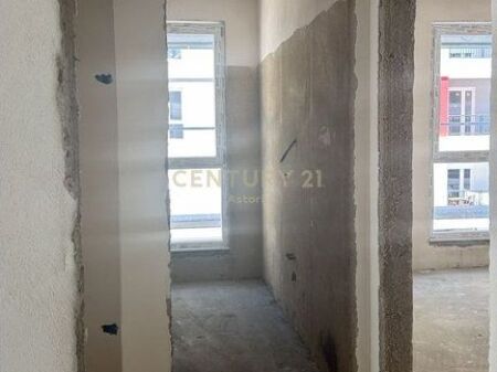 OKAZION, APARTAMENT 2+1+2 TE UNIVERS CITY-1050euro/m2