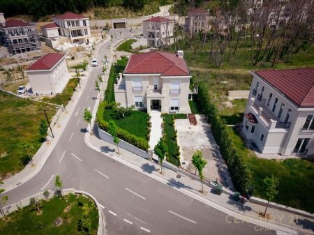 SHESIM SUPER VILE ME PISHINE TEK COLLINA VERDE!!!