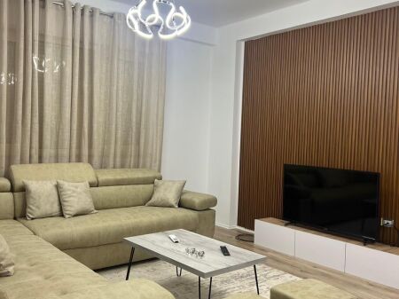 🏢Liqeni i Thate,prane Restorant “Kapiten Mir Zoti” jepet me qera apartament 1+1,i mobiluar  60,000Leke