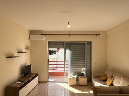 Jepet me qera 1+1 mobiluar te Eleonora ashensor 45000 lek