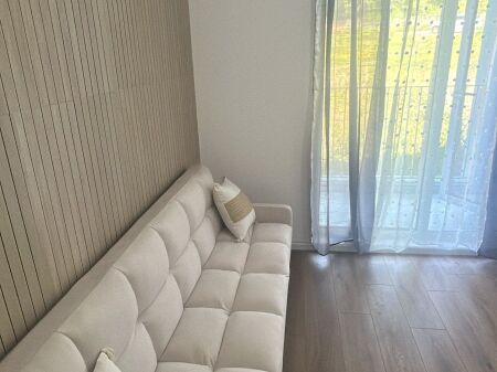 🏢Ne zonen e Freskut,Rezidenca OxA, jepet me qera apartament1+1ne proces mobilimi.40,000Leke .  