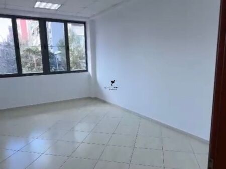 OFFICE FOR RENT 132 M2 LAPRAKE 150,000 LEKE FH-71473