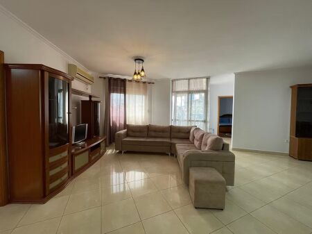 Appartamento 2+1+Veranda in affitto in Via Barrikadave.