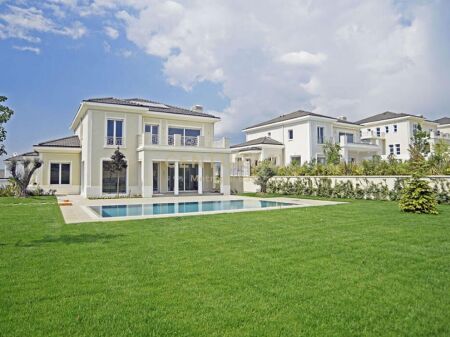 Për Qira - Vilë Luksoze me Pishinë në Rolling Hills Luxury Residences