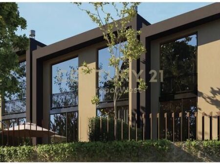 Vila 3+1 për shitje në SeeHëna Residence- Mjull Bathore!