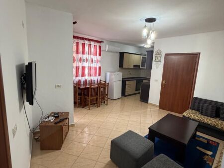 jepet me qera apartament 1+1 i mobiluar tek pallati me shigjeta
