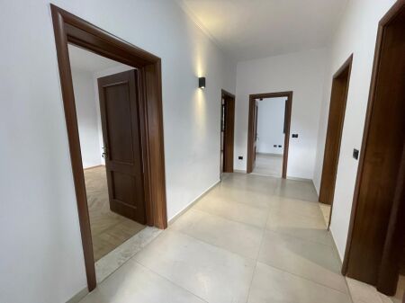 Spazio Ufficio in Affitto a Bllok