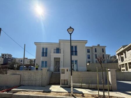 Villa di Lusso in Vendita – Rolling Hills Lago