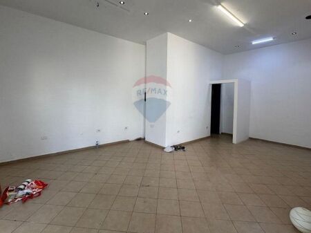 SHOP FOR RENT NEAR THE FORMER CIRCUS ID: 530281030-965