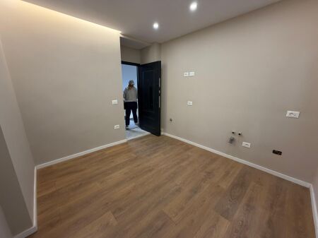 Locale Commerciale in Affitto Mine Peza