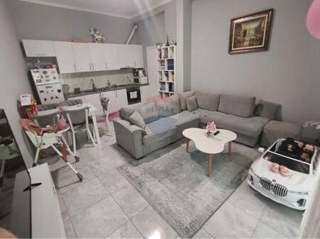 Shitet Apartament 2+1 në Fresk