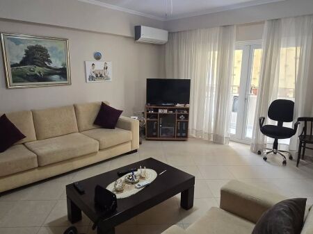 Shitet  Bllok (Pranë Sheshit Willson) 🏠 Apartament 2+Kuzhinë+1+2 (Mundësi ndarje 3+1)  