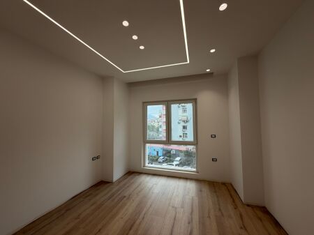 1+1,palazzo del 2026,zog i zi,800 euro,per abitazione o ufficio