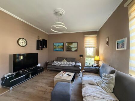 Ish Fusha Jepet me qira 2+1+ 2 Poste parkimi