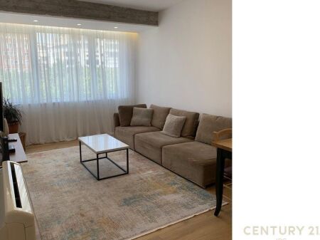 APARTAMENT 2+1 PER QERA PERBALL HOTEL HILTON