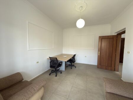 Affitto, Appartamento 2+1, "Bulevardi Zogu i Parë", Tirana.