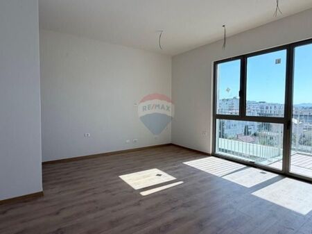 Shitet 2+1+2 Bulevardi i Ri