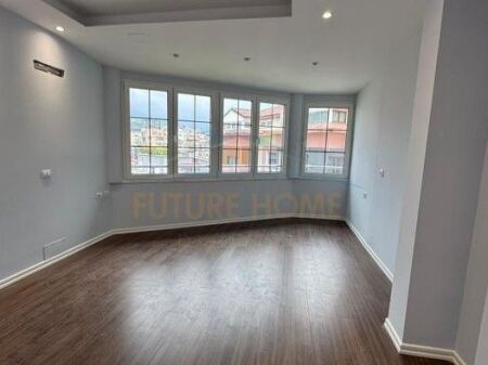 Shitet,Apartament 1+1, Rruga "Shefqet Kuka", Fresk