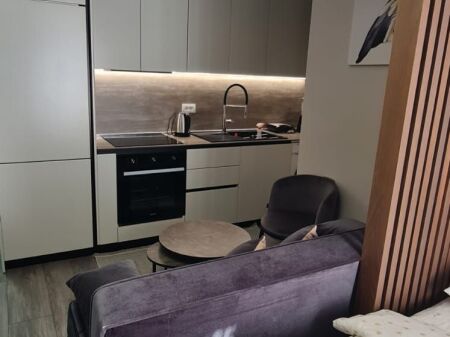 Gasoniere me qera, Laprake