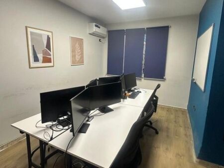 🏢✨ Zyrë me Qira  140 m²– Bllok, Tiranë ✨🏢