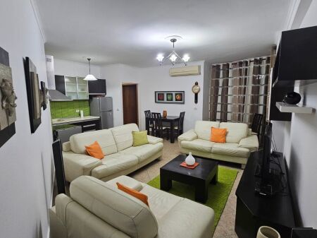 Apartament 2+1+2 ballokone, rruag e Barrikadave