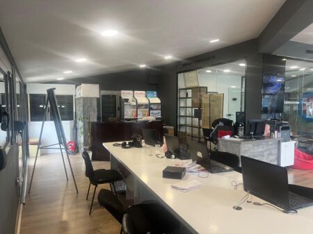 🏢✨ Locale Ufficio in Affitto – Ex Mercato Elettrico, Tirana ✨🏢