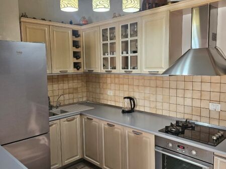 🏢Dopo 9 piani, si affitta appartamento 3+1+2, arredato.1,200Euro