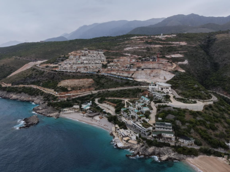 🌴 Vilë Premium me Pishinë për Shitje – Folie Village, Jalë