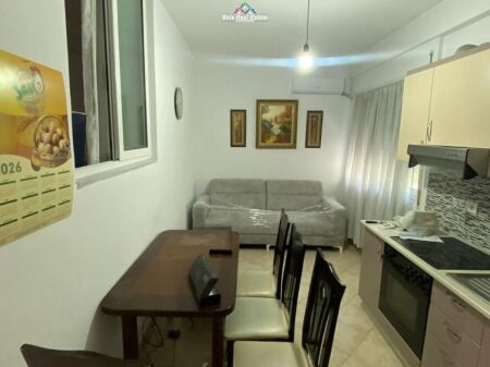 Apartament Me qera 1+1 Tek Komuna e Parisit (ID B2101665) Tirane