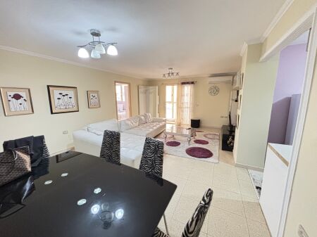 Apartment 2+1 me qera prane Stacionit te Trenit
