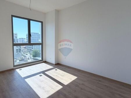 Shitet 2+1+2 Bulevardi i Ri