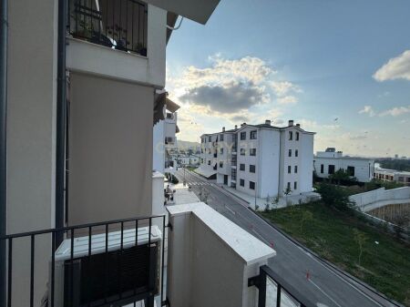 Appartamento 2+1+2 con 2 balconi in vendita presso Oasis Lake Residence, vicino al Lago Artificiale.