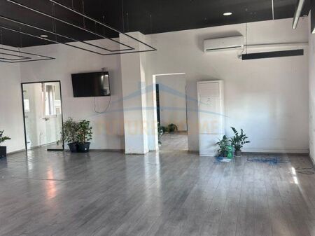 Qera, Ambient Biznesi/ Zyra tek Rruga e Kavajes.