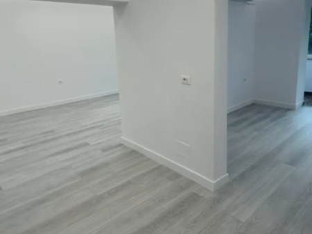 Premises for rent Barricades Street !